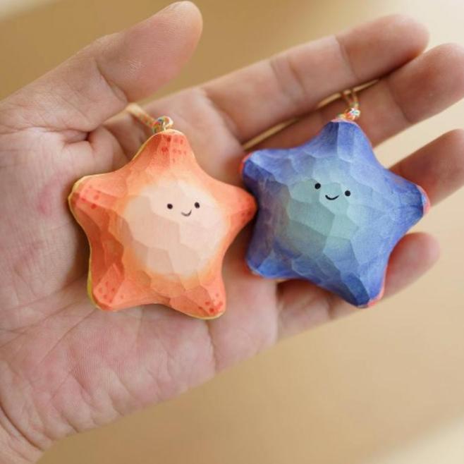 DIY can be hand-painted Wood carving star lucky star solid wood pendant car keychain pure handmade wood carving new hot selling car accessories wooden ornaments