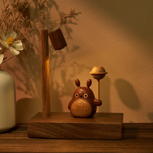 The little chinchilla under the streetlight, an atmospheric home decoration, the world is so big that there is always something to accompany you!,No music
