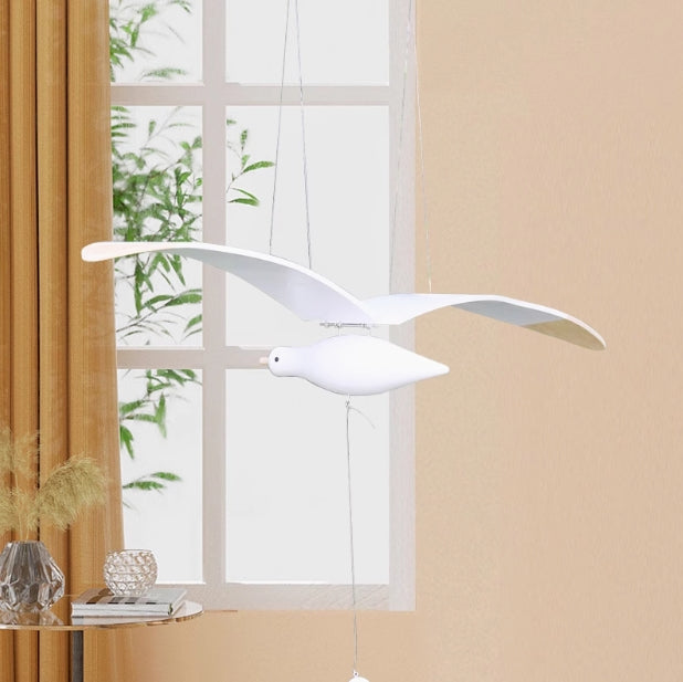 The seagulls that stay in the wind, who are they, quietly watching you in the busy world, pure white, flying，No music